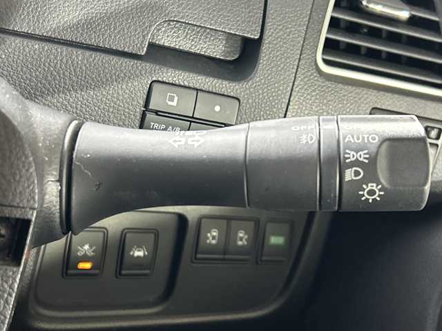 日産 セレナ ハイウェイS S HV Aセーフ 佐賀県 2014(平26)年 6.3万km ブリリアントホワイトパール 社外ＳＤナビ/（AM FM SD USB Ipod HDMI AUX Bluetooth）/後席用モニター　/全方位カメラ　/ETC/ワンセグTV/横滑り防止　/ふらつき警報　/衝突軽減　/レーンキープアシスト　/クルーズコントロール　/両側電動パワースライドドア　/純正フロアマット　/純正１６インチアルミホイール/スマートキー/スペアキー/電動格納ミラー/ドアバイザー