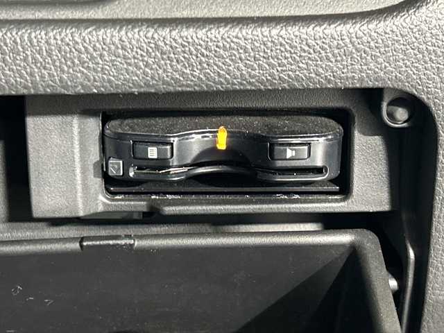 日産 セレナ ハイウェイS S HV Aセーフ 佐賀県 2014(平26)年 6.3万km ブリリアントホワイトパール 社外ＳＤナビ/（AM FM SD USB Ipod HDMI AUX Bluetooth）/後席用モニター　/全方位カメラ　/ETC/ワンセグTV/横滑り防止　/ふらつき警報　/衝突軽減　/レーンキープアシスト　/クルーズコントロール　/両側電動パワースライドドア　/純正フロアマット　/純正１６インチアルミホイール/スマートキー/スペアキー/電動格納ミラー/ドアバイザー