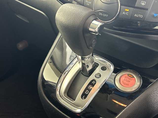 日産 セレナ ハイウェイS S HV Aセーフ 佐賀県 2014(平26)年 6.3万km ブリリアントホワイトパール 社外ＳＤナビ/（AM FM SD USB Ipod HDMI AUX Bluetooth）/後席用モニター　/全方位カメラ　/ETC/ワンセグTV/横滑り防止　/ふらつき警報　/衝突軽減　/レーンキープアシスト　/クルーズコントロール　/両側電動パワースライドドア　/純正フロアマット　/純正１６インチアルミホイール/スマートキー/スペアキー/電動格納ミラー/ドアバイザー