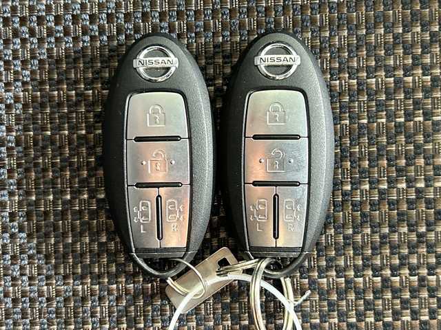 日産 セレナ ハイウェイS S HV Aセーフ 佐賀県 2014(平26)年 6.3万km ブリリアントホワイトパール 社外ＳＤナビ/（AM FM SD USB Ipod HDMI AUX Bluetooth）/後席用モニター　/全方位カメラ　/ETC/ワンセグTV/横滑り防止　/ふらつき警報　/衝突軽減　/レーンキープアシスト　/クルーズコントロール　/両側電動パワースライドドア　/純正フロアマット　/純正１６インチアルミホイール/スマートキー/スペアキー/電動格納ミラー/ドアバイザー