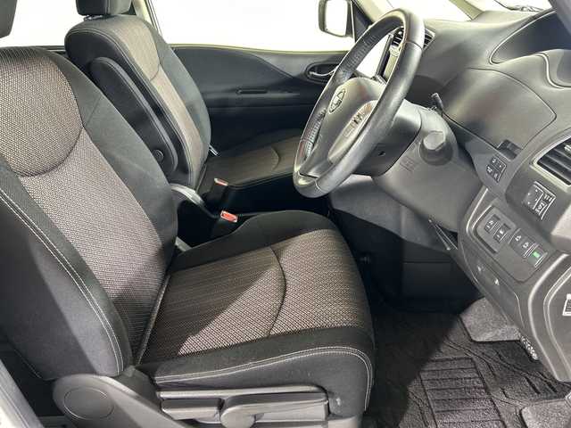 日産 セレナ ハイウェイS S HV Aセーフ 佐賀県 2014(平26)年 6.3万km ブリリアントホワイトパール 社外ＳＤナビ/（AM FM SD USB Ipod HDMI AUX Bluetooth）/後席用モニター　/全方位カメラ　/ETC/ワンセグTV/横滑り防止　/ふらつき警報　/衝突軽減　/レーンキープアシスト　/クルーズコントロール　/両側電動パワースライドドア　/純正フロアマット　/純正１６インチアルミホイール/スマートキー/スペアキー/電動格納ミラー/ドアバイザー