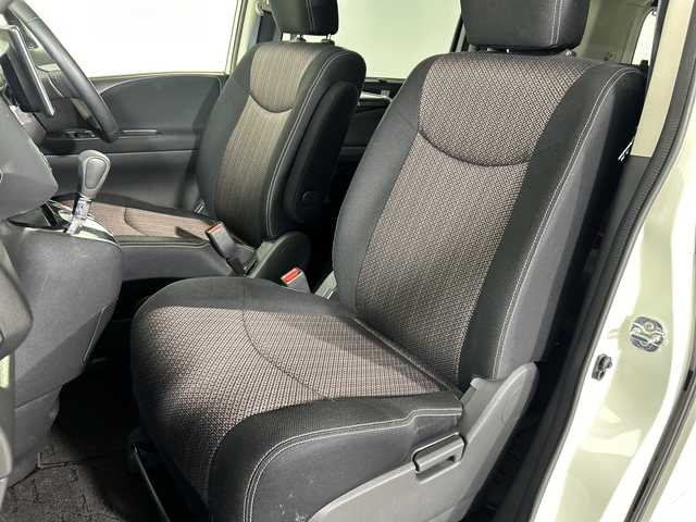 日産 セレナ ハイウェイS S HV Aセーフ 佐賀県 2014(平26)年 6.3万km ブリリアントホワイトパール 社外ＳＤナビ/（AM FM SD USB Ipod HDMI AUX Bluetooth）/後席用モニター　/全方位カメラ　/ETC/ワンセグTV/横滑り防止　/ふらつき警報　/衝突軽減　/レーンキープアシスト　/クルーズコントロール　/両側電動パワースライドドア　/純正フロアマット　/純正１６インチアルミホイール/スマートキー/スペアキー/電動格納ミラー/ドアバイザー