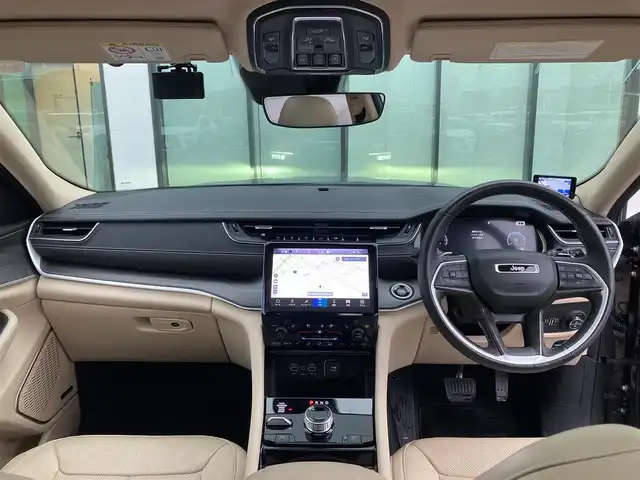 クライスラー・ジープ ジープ グランドチェロキーＬ リミテッド 香川県 2022(令4)年 2.4万km ガンＭ 登録時走行距離：23592km/メーカー純正ナビ/　BT フルセグTV/全方位カメラ/サンルーフ/ベージュレザーシート/パワーシート/シートヒーター/シートベンチレーション/ステアリングヒーター/革巻きステアリング/ステアリングスイッチ/衝突被害軽減装置/レーンキープアシスト/レーダークルーズコントロール/クリアランスソナー/ブラインドスポットモニター/ヘッドアップディスプレイ/LEDヘッドライト/オートライト/フォグランプ/リアフォグ/電子パーキングブレーキ/ETC2.0/前後ドライブレコーダー/プッシュスタート/スマートキー/スペアキー