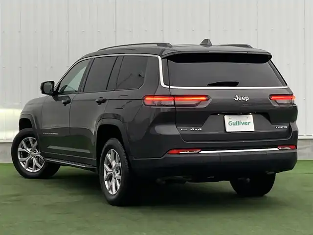 クライスラー・ジープ ジープ グランドチェロキーＬ リミテッド 香川県 2022(令4)年 2.4万km ガンＭ 登録時走行距離：23592km/メーカー純正ナビ/　BT フルセグTV/全方位カメラ/サンルーフ/ベージュレザーシート/パワーシート/シートヒーター/シートベンチレーション/ステアリングヒーター/革巻きステアリング/ステアリングスイッチ/衝突被害軽減装置/レーンキープアシスト/レーダークルーズコントロール/クリアランスソナー/ブラインドスポットモニター/ヘッドアップディスプレイ/LEDヘッドライト/オートライト/フォグランプ/リアフォグ/電子パーキングブレーキ/ETC2.0/前後ドライブレコーダー/プッシュスタート/スマートキー/スペアキー