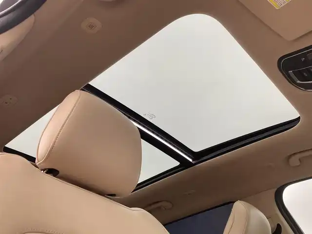 クライスラー・ジープ ジープ グランドチェロキーＬ リミテッド 香川県 2022(令4)年 2.4万km ガンＭ 登録時走行距離：23592km/メーカー純正ナビ/　BT フルセグTV/全方位カメラ/サンルーフ/ベージュレザーシート/パワーシート/シートヒーター/シートベンチレーション/ステアリングヒーター/革巻きステアリング/ステアリングスイッチ/衝突被害軽減装置/レーンキープアシスト/レーダークルーズコントロール/クリアランスソナー/ブラインドスポットモニター/ヘッドアップディスプレイ/LEDヘッドライト/オートライト/フォグランプ/リアフォグ/電子パーキングブレーキ/ETC2.0/前後ドライブレコーダー/プッシュスタート/スマートキー/スペアキー