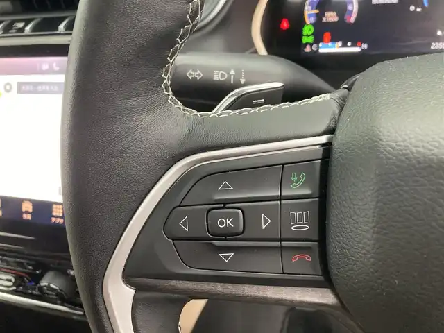 クライスラー・ジープ ジープ グランドチェロキーＬ リミテッド 香川県 2022(令4)年 2.4万km ガンＭ 登録時走行距離：23592km/メーカー純正ナビ/　BT フルセグTV/全方位カメラ/サンルーフ/ベージュレザーシート/パワーシート/シートヒーター/シートベンチレーション/ステアリングヒーター/革巻きステアリング/ステアリングスイッチ/衝突被害軽減装置/レーンキープアシスト/レーダークルーズコントロール/クリアランスソナー/ブラインドスポットモニター/ヘッドアップディスプレイ/LEDヘッドライト/オートライト/フォグランプ/リアフォグ/電子パーキングブレーキ/ETC2.0/前後ドライブレコーダー/プッシュスタート/スマートキー/スペアキー