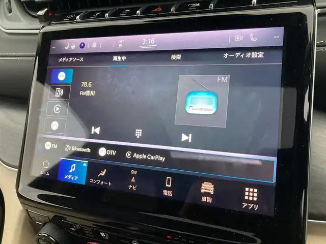 クライスラー・ジープ ジープ グランドチェロキーＬ リミテッド 香川県 2022(令4)年 2.4万km ガンＭ 登録時走行距離：23592km/メーカー純正ナビ/　BT フルセグTV/全方位カメラ/サンルーフ/ベージュレザーシート/パワーシート/シートヒーター/シートベンチレーション/ステアリングヒーター/革巻きステアリング/ステアリングスイッチ/衝突被害軽減装置/レーンキープアシスト/レーダークルーズコントロール/クリアランスソナー/ブラインドスポットモニター/ヘッドアップディスプレイ/LEDヘッドライト/オートライト/フォグランプ/リアフォグ/電子パーキングブレーキ/ETC2.0/前後ドライブレコーダー/プッシュスタート/スマートキー/スペアキー