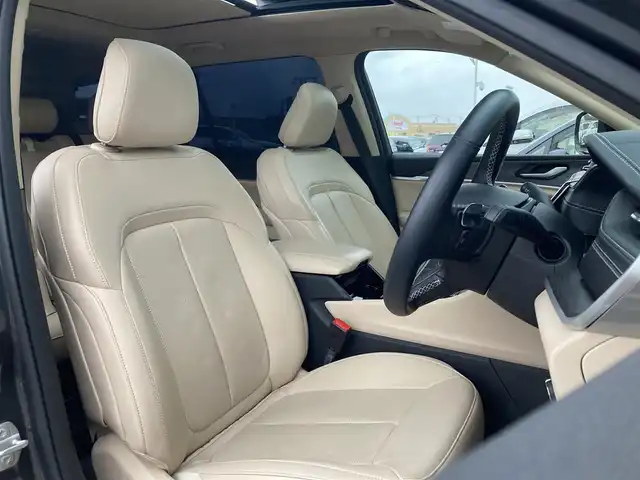 クライスラー・ジープ ジープ グランドチェロキーＬ リミテッド 香川県 2022(令4)年 2.4万km ガンＭ 登録時走行距離：23592km/メーカー純正ナビ/　BT フルセグTV/全方位カメラ/サンルーフ/ベージュレザーシート/パワーシート/シートヒーター/シートベンチレーション/ステアリングヒーター/革巻きステアリング/ステアリングスイッチ/衝突被害軽減装置/レーンキープアシスト/レーダークルーズコントロール/クリアランスソナー/ブラインドスポットモニター/ヘッドアップディスプレイ/LEDヘッドライト/オートライト/フォグランプ/リアフォグ/電子パーキングブレーキ/ETC2.0/前後ドライブレコーダー/プッシュスタート/スマートキー/スペアキー