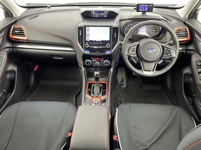 スバル フォレスター X－ブレイク 新潟県 2018(平30)年 2.9万km クリスタルホワイトP ワンオーナー/純正HDDナビ/【フルセグ・DVD再生可・CD・Bluetooth】/TVキャンセラー/バックカメラ/左サイドカメラ/フロントカメラ/ビルトインETC/EyeSight/【プリクラッシュブレーキ・全車速追従機能付きクルコン・車線中央維持先行車追従操舵機能・車線逸脱抑制機能・AT前後誤発進制御・ふらつき警報】/社外レーダー/純正AW付きサマータイヤ４本積み込み/パワーバックドア/前席パワーシート・シートヒーター/純正シートカバー　/LEDヘッドライト/フォグランプ/パドルシフト/ステアリングスイッチ/ドアバイザー/STIミラーレンズ/新車保証書/取扱説明書