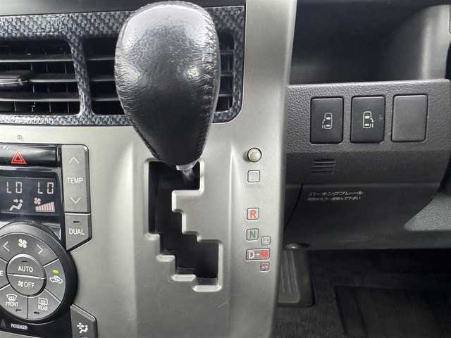 トヨタ ヴォクシー ZS 愛知県 2007(平19)年 19.3万km ダークバイオレットマイカメタリック 純正HDDナビ/　・CD/DVD/BT/ワンセグ/バックカメラ/ステアリングリモコン/パドルシフト/MTモード/ETC/3列シート/ウォークスルー/純正フロアマット/両側パワースライドドア/純正18インチアルミホイール/スマートキー