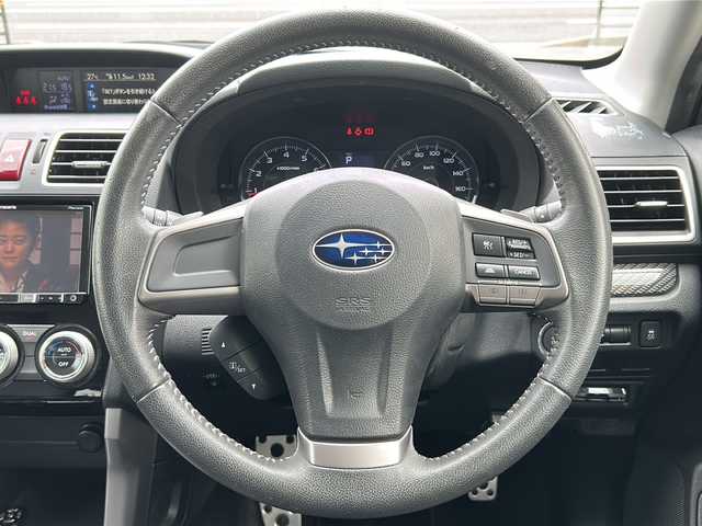 スバル フォレスター S－リミテッド 大阪府 2015(平27)年 5.6万km ディープシーブルーパール 純正SDナビ/バックカメラ/フルセグテレビ/Bluetooth/パワーシート（運転席・助手席）/純正フロアマット/シートヒーター（前席）/アイサイトVer．2/VDC（ビークルダイナミクスコントロール）/エマージェンシーストップシグナル/デュアルゾーンフルオートエアコン/電動格納ミラー