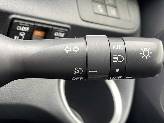 トヨタ シエンタ ハイブリッド G クエロ 千葉県 2019(平31)年 1.7万km ホワイトパールクリスタルシャイン ワンオーナー/純正SDナビ/（フルセグ/Bluetooth/CD/DVD/FM/AM）/レーンキープアシスト/プリクラッシュセーフティ/クリアランスソナー/先行車発進お知らせ/両側パワースライドドア/全方位カメラ/クルーズコントロール/ハーフレザーシート/革巻きステアリング/ステアリングスイッチ/ビルトインETC/オートマチックハイビーム/オートライト/LEDヘッドライト/フォグライト/スマートキー/プッシュスタート/横滑り防止