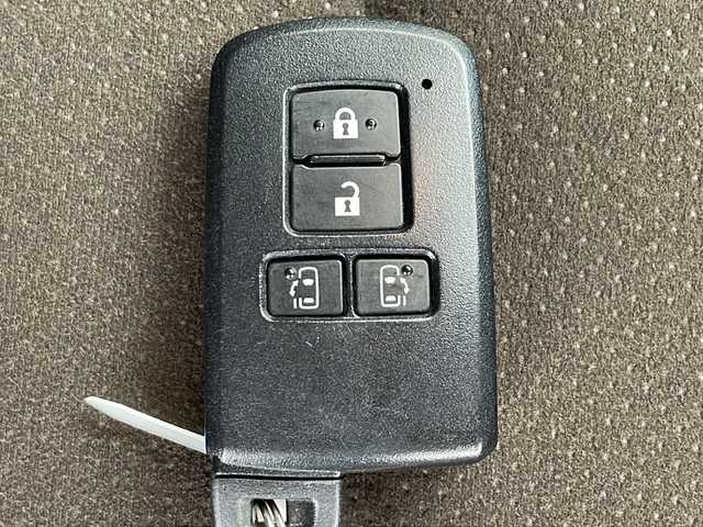 トヨタ シエンタ ハイブリッド G クエロ 千葉県 2019(平31)年 1.7万km ホワイトパールクリスタルシャイン ワンオーナー/純正SDナビ/（フルセグ/Bluetooth/CD/DVD/FM/AM）/レーンキープアシスト/プリクラッシュセーフティ/クリアランスソナー/先行車発進お知らせ/両側パワースライドドア/全方位カメラ/クルーズコントロール/ハーフレザーシート/革巻きステアリング/ステアリングスイッチ/ビルトインETC/オートマチックハイビーム/オートライト/LEDヘッドライト/フォグライト/スマートキー/プッシュスタート/横滑り防止