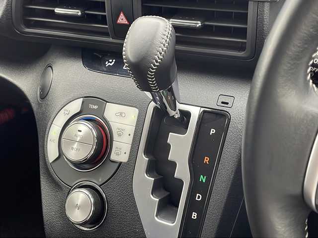 トヨタ シエンタ ハイブリッド G クエロ 千葉県 2019(平31)年 1.7万km ホワイトパールクリスタルシャイン ワンオーナー/純正SDナビ/（フルセグ/Bluetooth/CD/DVD/FM/AM）/レーンキープアシスト/プリクラッシュセーフティ/クリアランスソナー/先行車発進お知らせ/両側パワースライドドア/全方位カメラ/クルーズコントロール/ハーフレザーシート/革巻きステアリング/ステアリングスイッチ/ビルトインETC/オートマチックハイビーム/オートライト/LEDヘッドライト/フォグライト/スマートキー/プッシュスタート/横滑り防止