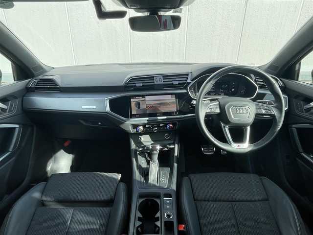 アウディ Ｑ３ 東京都 2022(令4)年 2.4万km グレイシアホワイトメタリック コンビニエンス&アシスタンスパッケージ/・シートヒーター（フロント/・フロントシート電動調整機能・ランバーサポート4ウェイ/（フロント）/・オートマチックテールゲート/・アウディホールドアシスト/・アダプティブクルーズアシスト/・ハイビームアシスト/・サイドアシスト/・リヤクロストラフィックアシスト/・エマージェンシーアシスト/ブラックAudi rings & ブラックスタイリングパッケージ