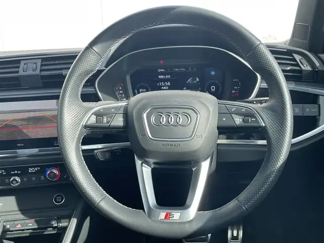 アウディ Ｑ３ 東京都 2022(令4)年 2.4万km グレイシアホワイトメタリック コンビニエンス&アシスタンスパッケージ/・シートヒーター（フロント/・フロントシート電動調整機能・ランバーサポート4ウェイ/（フロント）/・オートマチックテールゲート/・アウディホールドアシスト/・アダプティブクルーズアシスト/・ハイビームアシスト/・サイドアシスト/・リヤクロストラフィックアシスト/・エマージェンシーアシスト/ブラックAudi rings & ブラックスタイリングパッケージ