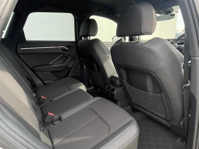 アウディ Ｑ３ 東京都 2022(令4)年 2.4万km グレイシアホワイトメタリック コンビニエンス&アシスタンスパッケージ/・シートヒーター（フロント/・フロントシート電動調整機能・ランバーサポート4ウェイ/（フロント）/・オートマチックテールゲート/・アウディホールドアシスト/・アダプティブクルーズアシスト/・ハイビームアシスト/・サイドアシスト/・リヤクロストラフィックアシスト/・エマージェンシーアシスト/ブラックAudi rings & ブラックスタイリングパッケージ
