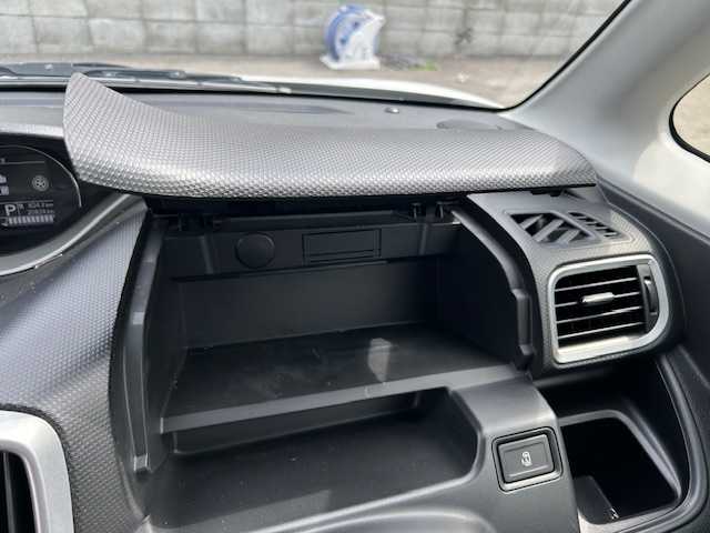 スズキ ソリオ 大阪府 2019(令1)年 2.1万km ピュアホワイトP KENWOODナビ/バックカメラ/ABS/横滑り防止装置/コーナーセンサー（前後）/レーンキープアシスト/盗難防止装置/衝突軽減システム/アイドリングストップ/クルーズコントロール（追従走行有）/オートライト/オートハイビーム/純正アルミホイール/片側パワースライドドア/ミュージックプレイヤー接続/CDチェンジャー/スマートキー