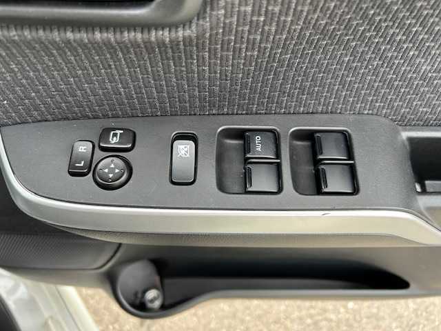 スズキ ソリオ 大阪府 2019(令1)年 2.1万km ピュアホワイトP KENWOODナビ/バックカメラ/ABS/横滑り防止装置/コーナーセンサー（前後）/レーンキープアシスト/盗難防止装置/衝突軽減システム/アイドリングストップ/クルーズコントロール（追従走行有）/オートライト/オートハイビーム/純正アルミホイール/片側パワースライドドア/ミュージックプレイヤー接続/CDチェンジャー/スマートキー