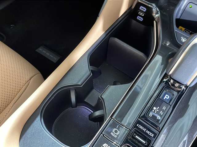 トヨタ クラウン スポーツ Z 福岡県 2024(令6)年 1万km プレシャスホワイトパール ・純正ナビ/・USＢ/・フルセグＴＶ/・全方位カメラ/・録画機能付デジタルインナーミラー/・ビルトインETC2.0/・本革シート/・パノラマルーフ/・TSS/・置くだけ充電/・シートヒーター/・シートベンチレーション/・ACC