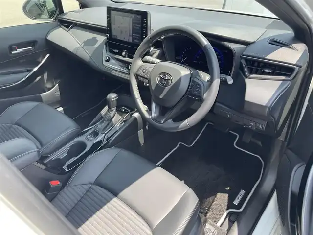 トヨタ カローラツーリング ハイブリッド ダブルバイビー 滋賀県 2020(令2)年 1.6万km ホワイトパールクリスタルシャイン 禁煙車/純正9インチナビ/・フルセグTV・Bluetooth・Miracast・AM・FM/モデリスタエアロ/バックカメラ/ビルトインETC/前後ドライブレコーダー/電動パーキングブレーキ/ブレーキホールド/レーダークルーズコントロール/ハーフレザーシート/ハーフレザーシート/横滑り防止機能/オートハイビーム/ブラインドスポットモニター/純正フロアマット/純正17インチアルミホイール
