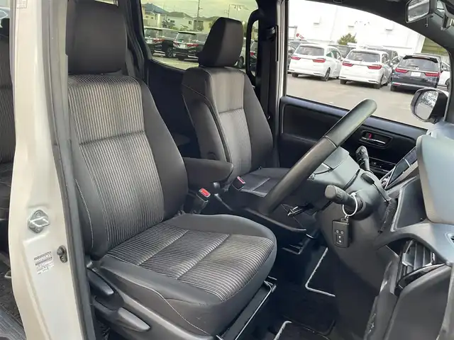 トヨタ ヴォクシー ZS 煌 東京都 2018(平30)年 4万km ホワイトパールクリスタルシャイン ワンオーナー　/純正９型メモリナビ＆フルセグ　/・BluetoothAudio/・CD/SD/DVD/AM/FM/ＬＥＤヘッドライト　/前後ドライブレコーダー　/両側パワースライドドア　/・バックドアイージークローザー/セーフティセンス　/・プリクラッシュセーフティ/・レーンディパーチャーアラート /・クルーズコントロール /・先行車発進お知らせ/・オートマチックハイビーム/スマートエントリーシステム/プッシュエンジンスタート/保証書＆取説/Wエアバック＆ABS