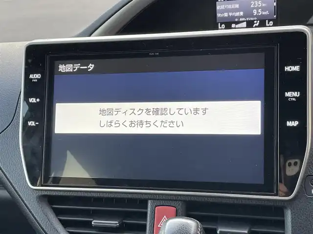 トヨタ ヴォクシー ZS 煌 東京都 2018(平30)年 4万km ホワイトパールクリスタルシャイン ワンオーナー　/純正９型メモリナビ＆フルセグ　/・BluetoothAudio/・CD/SD/DVD/AM/FM/ＬＥＤヘッドライト　/前後ドライブレコーダー　/両側パワースライドドア　/・バックドアイージークローザー/セーフティセンス　/・プリクラッシュセーフティ/・レーンディパーチャーアラート /・クルーズコントロール /・先行車発進お知らせ/・オートマチックハイビーム/スマートエントリーシステム/プッシュエンジンスタート/保証書＆取説/Wエアバック＆ABS