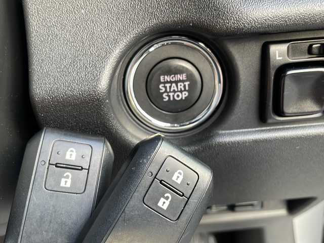 スズキ ジムニー XL 道東・釧路十勝 2024(令6)年 0.6万km ＤグリーンＭ 4WD/ナビ　/　(AM/FM/CD/DVD/BT)/ビルトインETC/バックカメラ/シートヒーター/純正16インチAW/純正フロアマット/ドアバイザー/アイドリングストップ/レーンキープアシスト/ダウンヒルアシスト/オートライト/ライトレベライザー/フォグランプ/盗難防止装置/ABS/横滑り防止装置