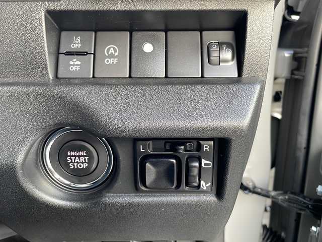 スズキ ジムニー XL 道東・釧路十勝 2024(令6)年 0.6万km ＤグリーンＭ 4WD/ナビ　/　(AM/FM/CD/DVD/BT)/ビルトインETC/バックカメラ/シートヒーター/純正16インチAW/純正フロアマット/ドアバイザー/アイドリングストップ/レーンキープアシスト/ダウンヒルアシスト/オートライト/ライトレベライザー/フォグランプ/盗難防止装置/ABS/横滑り防止装置