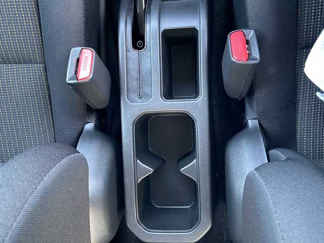 スズキ ジムニー XL 道東・釧路十勝 2024(令6)年 0.6万km ＤグリーンＭ 4WD/ナビ　/　(AM/FM/CD/DVD/BT)/ビルトインETC/バックカメラ/シートヒーター/純正16インチAW/純正フロアマット/ドアバイザー/アイドリングストップ/レーンキープアシスト/ダウンヒルアシスト/オートライト/ライトレベライザー/フォグランプ/盗難防止装置/ABS/横滑り防止装置