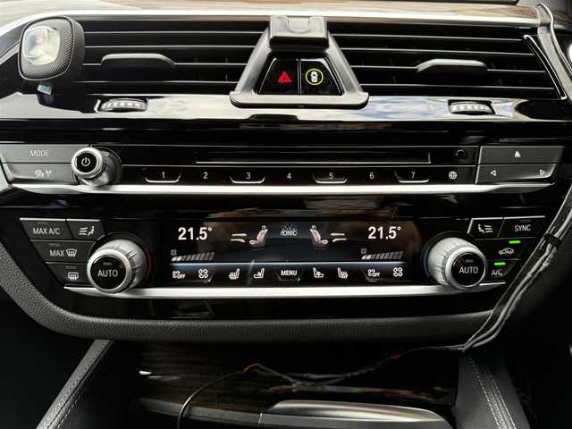 ＢＭＷ Ｍ５ 滋賀県 2019(令1)年 2.2万km マリナベイブルー アイゼンマンマフラー/TECH-M ECU制御/　・馬力約50UP/　・トルク約3割増/　・バブリングUP/黒フルレザーメリノインテリア/コンフォートP/スプリングスローダウン/Mキャリパー/パワーシート/メモリシート/シートヒーター/シートベンチレーション/シートマッサージ機能/Harman Kardon/全方位カメラ/純正ナビ/パドルシフト/純正フロアマット/純正20インチAW