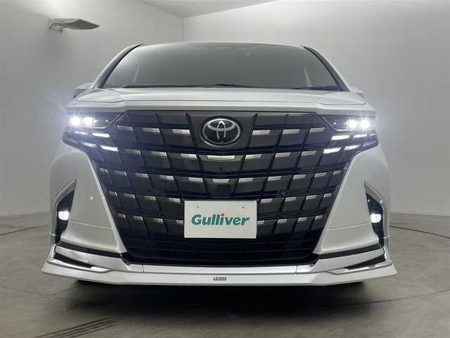 トヨタ アルファードハイブリット Z 岡山県 2024(令6)年 1万km プラチナホワイトパールマイカ モデリスタエアロ/左右独立ムーンルーフ/純正１４インチディスプレイオーディオ/【ナビ/Bluetooth/フルセグTV/Carplay/HDMI】/パノラミックビューモニター/ユニバーサルステップ/ＴＶキャンセラー/１００Ｖ電源/デジタルインナーミラー/ヘッドアップディスプレイ/社外ドライブレコーダー（全方位）/型番:ZDR-037/シートヒーター（1列目/2列目）/シートベンチレーション（1列目/2列目）/ステアリングヒーター/ＨＤＭＩ接続/ビルトインETC2.0/社外レーダー/LEDヘッドライト/保証書/取扱説明書/スマートキー×2