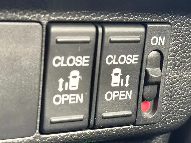 ホンダ フリード ハイブリット G ブラックスタイル 大阪府 2023(令5)年 1.6万km シルバーミストグリーンM ホンダセンシング/リアカメラdeあんしんプラス3/ディーラー純正ナビ　/両側パワースライドドア　/前後ドライブレコーダー/バックカメラ　/シートバックテーブル　/レーダークルーズコントロール　/ＬＥＤヘッドライト/純正アルミホイール