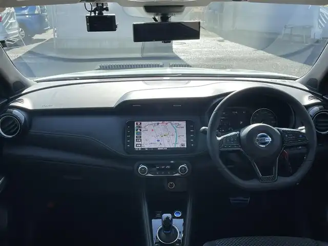 日産 キックス X 福島県 2021(令3)年 4.4万km ブリリアントホワイトパール/ピュアブラック 2トーン セーフティアシスト/プロパイロット/エマージェンシーブレーキ/純正9インチナビ/（CD/DVD/BT）/アラウンドビューモニター/フルセグTV/レーダークルーズコントロール/インテリジェントルームミラー/ハーフレザーシート/LEDヘッドライト/前後ドライブレコーダー/オートホールド/前後コーナーセンサー/ドアバイザー