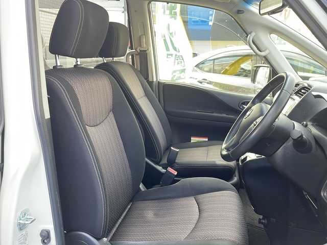 日産 セレナ ハイウェイスター S HV Vセレ 愛知県 2015(平27)年 11.6万km ホワイト /ワンオーナー//取扱説明書//保証書//記録簿//福祉車両//寒冷地仕様//アラウンドビュー//スマートキー//メモリナビ//ワンセグテレビ//バックカメラ//フリップダウンモニター//アイドリングストップ//クルーズコントロール//ドアバイザー//プッシュスタート//両側パワースライドドア//ETC//本革巻きステアリング//エコモード切替スイッチ//ISOFIX//クルーズコントロール//横揺れ防止//プリクラッシュ//純正マット//純正バザー//レーンキープアシスト//電格格納ミラー//UVカットガラス//プライバシーガラス//衝突安全ボディー//ブレーキアシスト//ステアリングテレスコピック機構//トラクションコントロール