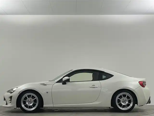 トヨタ ８６ GT 埼玉県 2017(平29)年 2.6万km クリスタルホワイトパール レカロ　フジツボマフラー　ハヤシレーシング　ＴＥＩＮ車高調　ＧＲｅｄｄｙハイパフォーマンスＥＣＵ　ナビ　Ｂｌｕｅｔｏｏｔｈ　ドライブレコーダ―　４点式シートベルト　クルーズコントロール　禁煙車