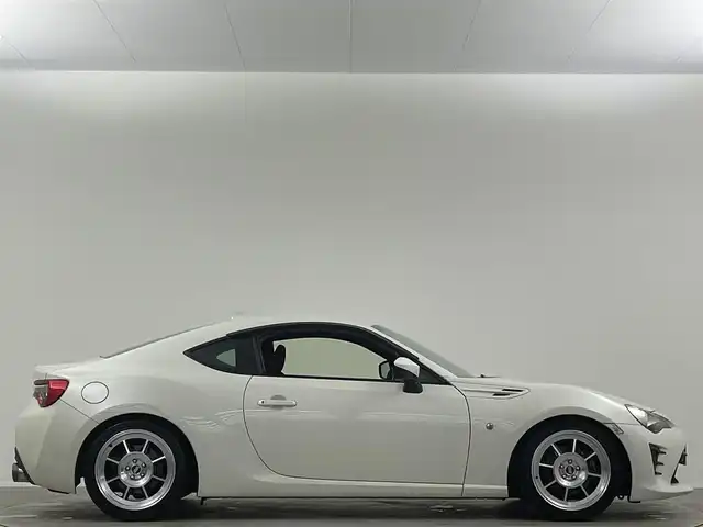 トヨタ ８６ GT 埼玉県 2017(平29)年 2.6万km クリスタルホワイトパール レカロ　フジツボマフラー　ハヤシレーシング　ＴＥＩＮ車高調　ＧＲｅｄｄｙハイパフォーマンスＥＣＵ　ナビ　Ｂｌｕｅｔｏｏｔｈ　ドライブレコーダ―　４点式シートベルト　クルーズコントロール　禁煙車