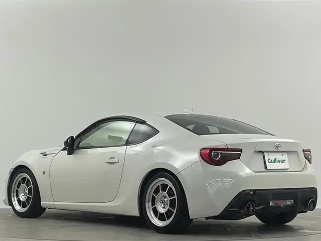 トヨタ ８６ GT 埼玉県 2017(平29)年 2.6万km クリスタルホワイトパール レカロ　フジツボマフラー　ハヤシレーシング　ＴＥＩＮ車高調　ＧＲｅｄｄｙハイパフォーマンスＥＣＵ　ナビ　Ｂｌｕｅｔｏｏｔｈ　ドライブレコーダ―　４点式シートベルト　クルーズコントロール　禁煙車