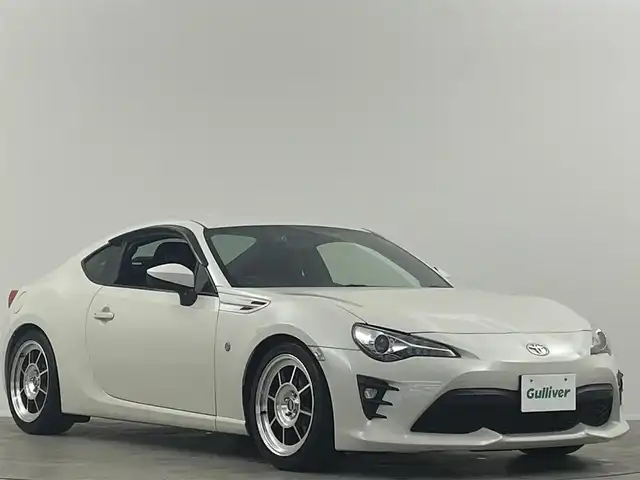 トヨタ ８６ GT 埼玉県 2017(平29)年 2.6万km クリスタルホワイトパール レカロ　フジツボマフラー　ハヤシレーシング　ＴＥＩＮ車高調　ＧＲｅｄｄｙハイパフォーマンスＥＣＵ　ナビ　Ｂｌｕｅｔｏｏｔｈ　ドライブレコーダ―　４点式シートベルト　クルーズコントロール　禁煙車