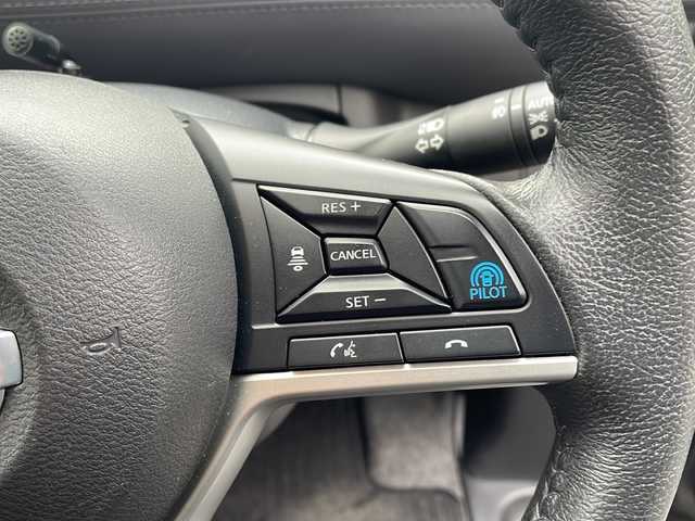 日産 セレナ ハイウェイスター V 京都府 2021(令3)年 6万km ダイヤモンドブラック 社外メモリナビ　バックカメラ　プロパイロット　ブラインドスポットモニター　両側パワースライドドア　ＬＥＤヘッドライト　レーンディパーチャーウォーニング　ビルトインＥＴＣ　ドライブレコーダー　禁煙車