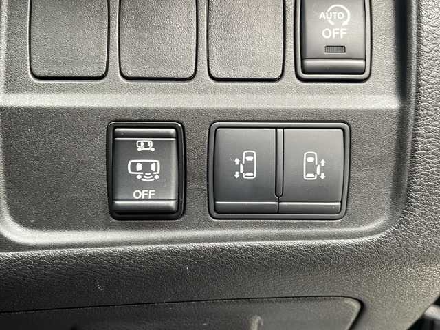 日産 セレナ ハイウェイスター V 京都府 2021(令3)年 6万km ダイヤモンドブラック 社外メモリナビ　バックカメラ　プロパイロット　ブラインドスポットモニター　両側パワースライドドア　ＬＥＤヘッドライト　レーンディパーチャーウォーニング　ビルトインＥＴＣ　ドライブレコーダー　禁煙車