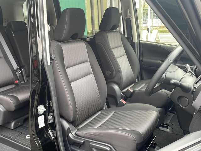 日産 セレナ ハイウェイスター V 京都府 2021(令3)年 6万km ダイヤモンドブラック 社外メモリナビ　バックカメラ　プロパイロット　ブラインドスポットモニター　両側パワースライドドア　ＬＥＤヘッドライト　レーンディパーチャーウォーニング　ビルトインＥＴＣ　ドライブレコーダー　禁煙車