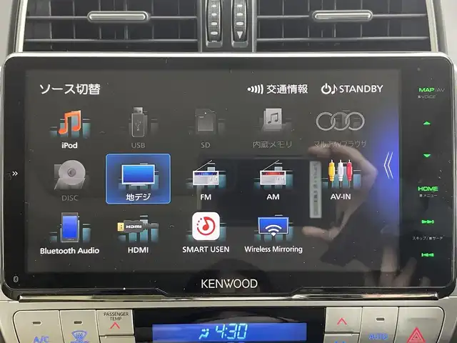 トヨタ ランドクルーザー プラド TX Lパッケージ 道央・札幌 2022(令4)年 2.8万km ホワイトパールクリスタルシャイン ・４WD/・TRDエアロ/・ムーンルーフ/・KENWOODフローディングナビ/　CD／DVD／Bluetooth／フルセグ/・バックカメラ/・純正ビルトインETC/・トヨタセーフティセンス/・プリクラッシュセーフティ/・レーダークルーズコントロール/・オートマチックハイビーム/・レーンキープアシスト/・前後コーナーセンサー/・ベージュレザーシート/・前席パワーシート/・前席シートヒーター＆シートエアコン/・純正フロアマット/・純正AW19インチ/・バグガード/・NashFabCoリアラダー/・LEDヘッドライト/・フォグライト/・スマートキー/・プッシュスタート/・取扱説明書/・保証書