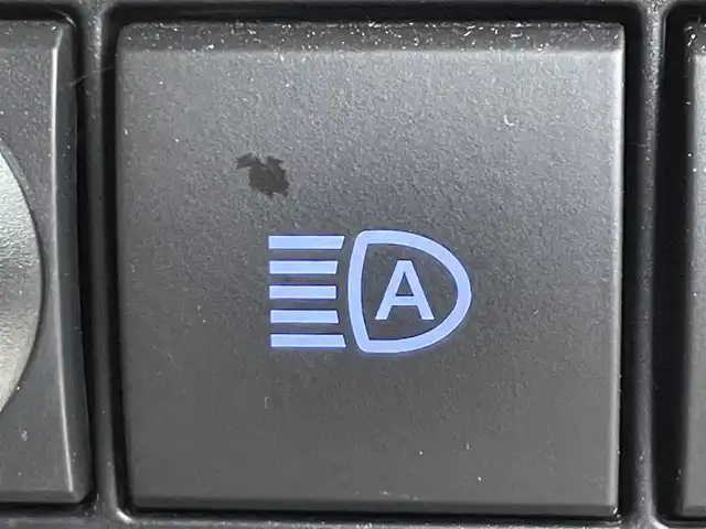 トヨタ ランドクルーザー プラド TX Lパッケージ 道央・札幌 2022(令4)年 2.8万km ホワイトパールクリスタルシャイン ・４WD/・TRDエアロ/・ムーンルーフ/・KENWOODフローディングナビ/　CD／DVD／Bluetooth／フルセグ/・バックカメラ/・純正ビルトインETC/・トヨタセーフティセンス/・プリクラッシュセーフティ/・レーダークルーズコントロール/・オートマチックハイビーム/・レーンキープアシスト/・前後コーナーセンサー/・ベージュレザーシート/・前席パワーシート/・前席シートヒーター＆シートエアコン/・純正フロアマット/・純正AW19インチ/・バグガード/・NashFabCoリアラダー/・LEDヘッドライト/・フォグライト/・スマートキー/・プッシュスタート/・取扱説明書/・保証書