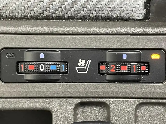 トヨタ ランドクルーザー プラド TX Lパッケージ 道央・札幌 2022(令4)年 2.8万km ホワイトパールクリスタルシャイン ・４WD/・TRDエアロ/・ムーンルーフ/・KENWOODフローディングナビ/　CD／DVD／Bluetooth／フルセグ/・バックカメラ/・純正ビルトインETC/・トヨタセーフティセンス/・プリクラッシュセーフティ/・レーダークルーズコントロール/・オートマチックハイビーム/・レーンキープアシスト/・前後コーナーセンサー/・ベージュレザーシート/・前席パワーシート/・前席シートヒーター＆シートエアコン/・純正フロアマット/・純正AW19インチ/・バグガード/・NashFabCoリアラダー/・LEDヘッドライト/・フォグライト/・スマートキー/・プッシュスタート/・取扱説明書/・保証書