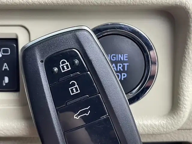 トヨタ ランドクルーザー プラド TX Lパッケージ 道央・札幌 2022(令4)年 2.8万km ホワイトパールクリスタルシャイン ・４WD/・TRDエアロ/・ムーンルーフ/・KENWOODフローディングナビ/　CD／DVD／Bluetooth／フルセグ/・バックカメラ/・純正ビルトインETC/・トヨタセーフティセンス/・プリクラッシュセーフティ/・レーダークルーズコントロール/・オートマチックハイビーム/・レーンキープアシスト/・前後コーナーセンサー/・ベージュレザーシート/・前席パワーシート/・前席シートヒーター＆シートエアコン/・純正フロアマット/・純正AW19インチ/・バグガード/・NashFabCoリアラダー/・LEDヘッドライト/・フォグライト/・スマートキー/・プッシュスタート/・取扱説明書/・保証書