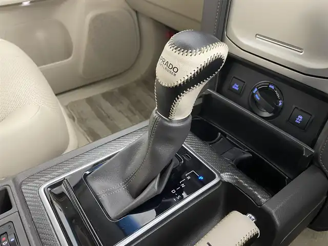 トヨタ ランドクルーザー プラド TX Lパッケージ 道央・札幌 2022(令4)年 2.8万km ホワイトパールクリスタルシャイン ・４WD/・TRDエアロ/・ムーンルーフ/・KENWOODフローディングナビ/　CD／DVD／Bluetooth／フルセグ/・バックカメラ/・純正ビルトインETC/・トヨタセーフティセンス/・プリクラッシュセーフティ/・レーダークルーズコントロール/・オートマチックハイビーム/・レーンキープアシスト/・前後コーナーセンサー/・ベージュレザーシート/・前席パワーシート/・前席シートヒーター＆シートエアコン/・純正フロアマット/・純正AW19インチ/・バグガード/・NashFabCoリアラダー/・LEDヘッドライト/・フォグライト/・スマートキー/・プッシュスタート/・取扱説明書/・保証書