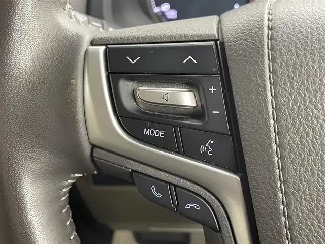 トヨタ ランドクルーザー プラド TX Lパッケージ 道央・札幌 2022(令4)年 2.8万km ホワイトパールクリスタルシャイン ・４WD/・TRDエアロ/・ムーンルーフ/・KENWOODフローディングナビ/　CD／DVD／Bluetooth／フルセグ/・バックカメラ/・純正ビルトインETC/・トヨタセーフティセンス/・プリクラッシュセーフティ/・レーダークルーズコントロール/・オートマチックハイビーム/・レーンキープアシスト/・前後コーナーセンサー/・ベージュレザーシート/・前席パワーシート/・前席シートヒーター＆シートエアコン/・純正フロアマット/・純正AW19インチ/・バグガード/・NashFabCoリアラダー/・LEDヘッドライト/・フォグライト/・スマートキー/・プッシュスタート/・取扱説明書/・保証書