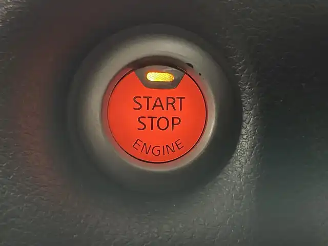 日産 キューブ 15X 岡山県 2013(平25)年 7.8万km ブリリアントホワイトパール 純正ナビ　MM112-W/バックカメラ　/地デジＴＶ　/スマートキー　/プッシュスタート　/ＤＶＤ再生/CD/純正フロアマット　/エアコン　/パワーウィンドウ　/横滑り防止装置　/ダブルエアバック　/アイドリングストップ　/ベンチシート