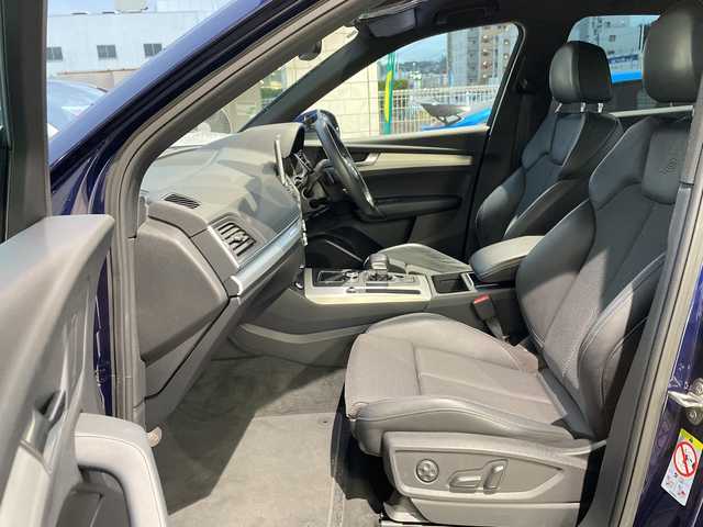 アウディ Ｑ５ 2．0TFSIクワトロ スポーツ 神奈川県 2019(平31)年 2.6万km 青 純正ナビ/（CD/DVD/AM/FM/SD/USB/BT/フルセグTV)/バック・フロントカメラ/前後ドライブレコーダー/ETC2.0/パドルシフト/レーダークルーズコントロール/電動リアゲート/電動パーキングブレーキ/ステアリングスイッチ/Audiプレセンス/Audiサイドアシスト/Audiアクティブレーンアシスト/前後コーナーセンサー/ダウンヒルアシスト/パーキングアシスト/アイドリングストップ/D席メモリシート/D/N席パワーシート/D/N席シートヒーター/ISOFIX/純正フロアマット/純正アルミホイール/スペアキー×１/保証書/取扱説明書